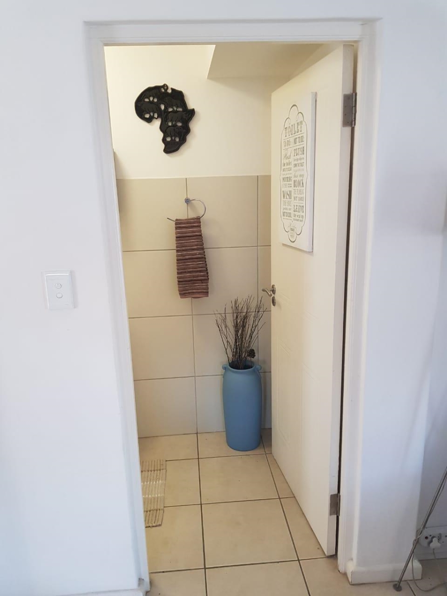 To Let 2 Bedroom Property for Rent in Burgundy Estate Western Cape